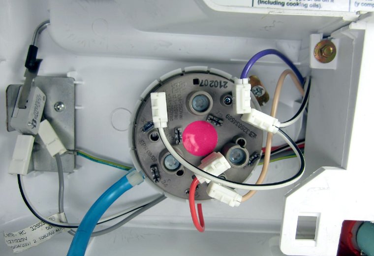Замена датчика воды в стиральной машине Hisense